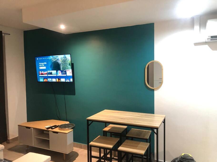 Studio Confortable Avec Balcon Вильнёв-сюр-Ло Экстерьер фото